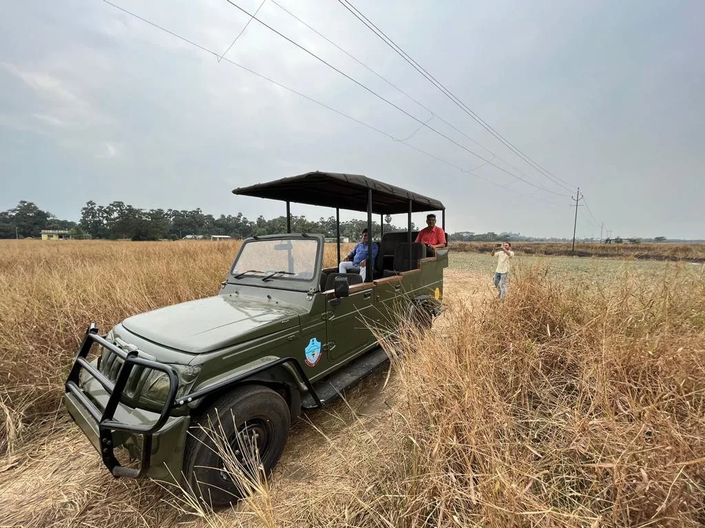 Field vehicle — side